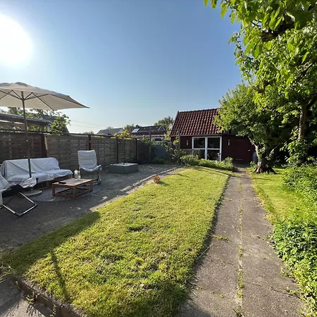 Ensemble Aus Ferienhaus Und Einliegerwohnung * Büsum