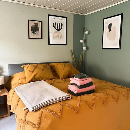 Ensemble Aus Ferienhaus Und Einliegerwohnung